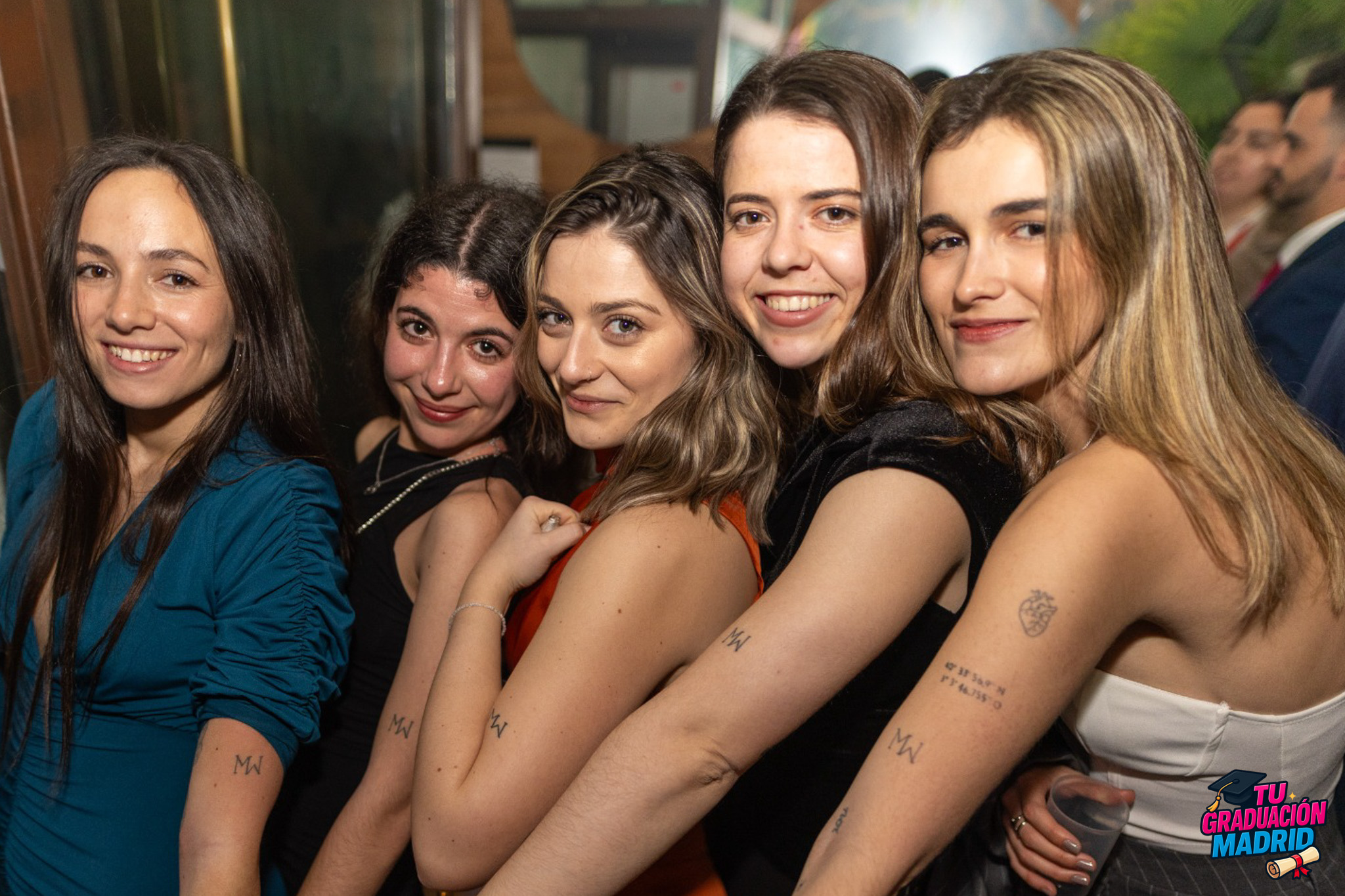 Fiesta de graduación con barra libre y DJ